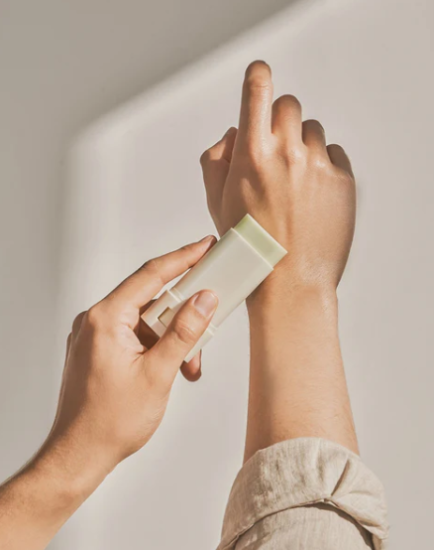 Beauty of Joseon - Matte Sun Stick: Mugwort + Camelia SPF 50+ PA++++ (Mat Bitişli Yüksek UV Korumalı Güneş Filtresi) 18g